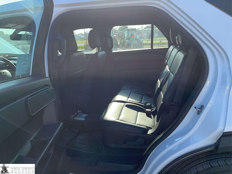 2022-ford-explorer-image-14