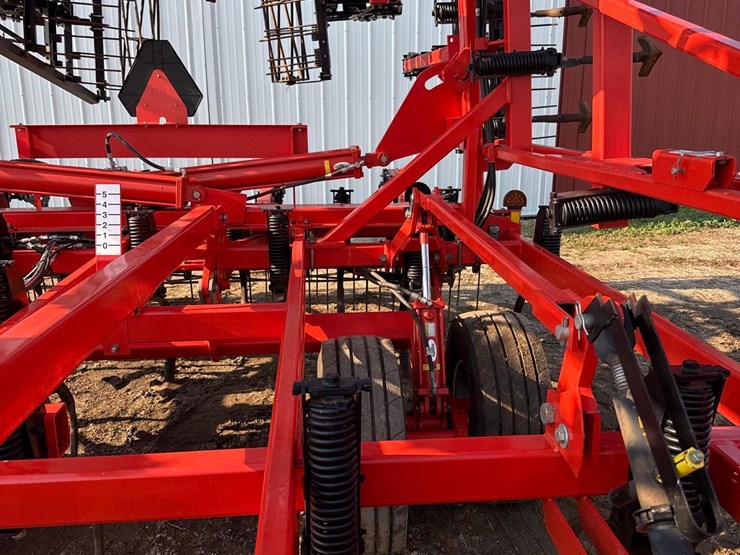 2013-kuhn-krause-5635-46ft-field-cultivator-image-12