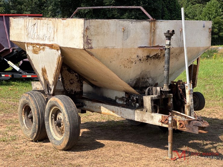 simonsen-8'-pull-type-fertilizer-spreader-image-1