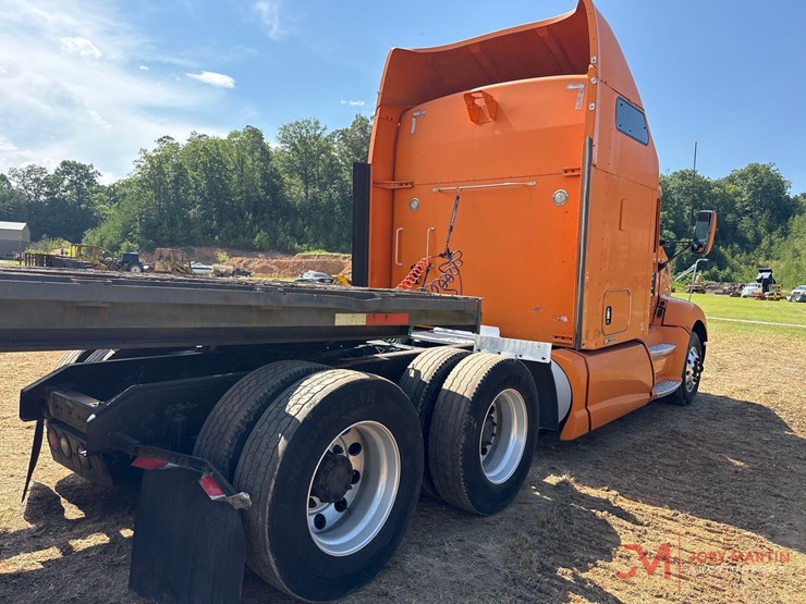 2013-kenworth-t660-image-3