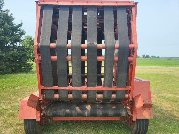 gehl-1600-round-baler-image-20