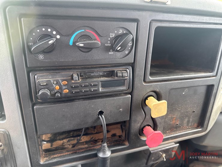 2004-international-durastar-4400-image-22