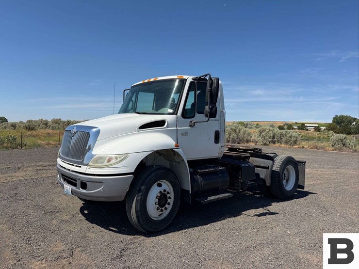 2005-international-durastar-4400-image-1