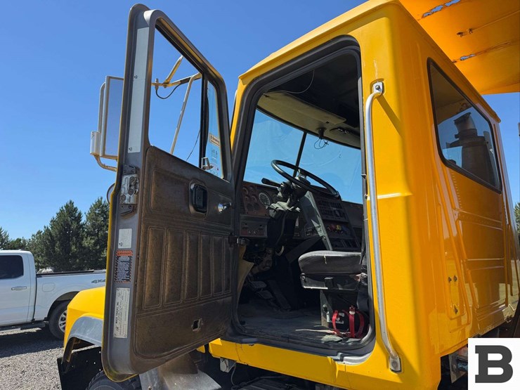 1999-mack-cl713-image-28