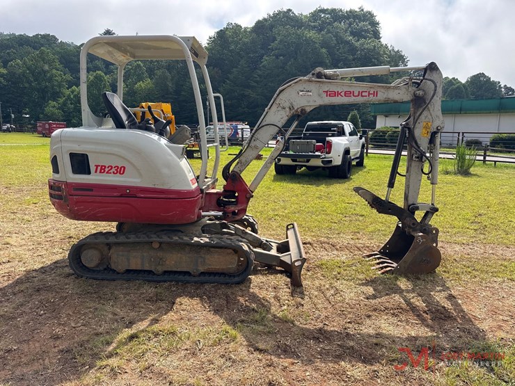 takeuchi-tb230-image-5