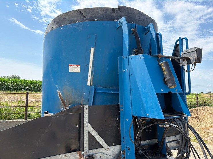 sac-3655-maxi-mixer-feeder-wagon-image-29
