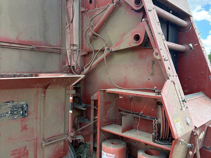 hesston-555t-image-31