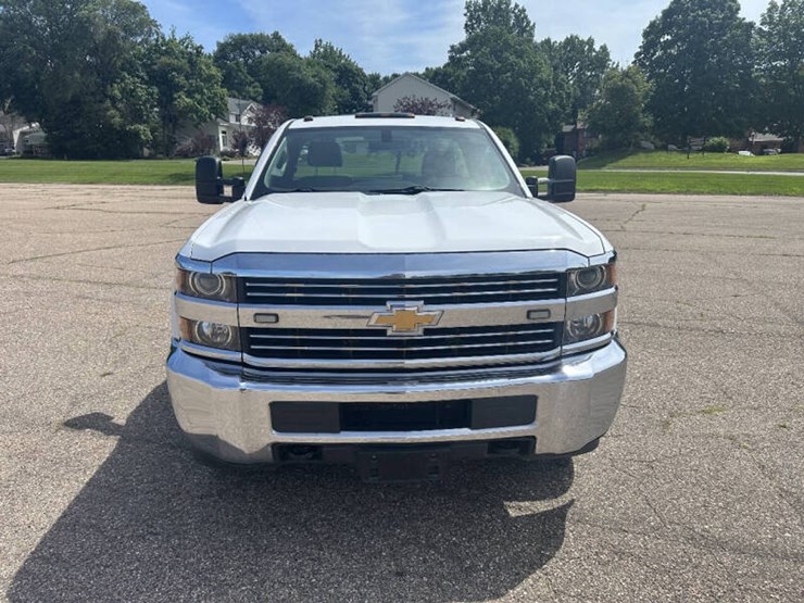 2018-chevrolet-silverado-2500hd-image-2