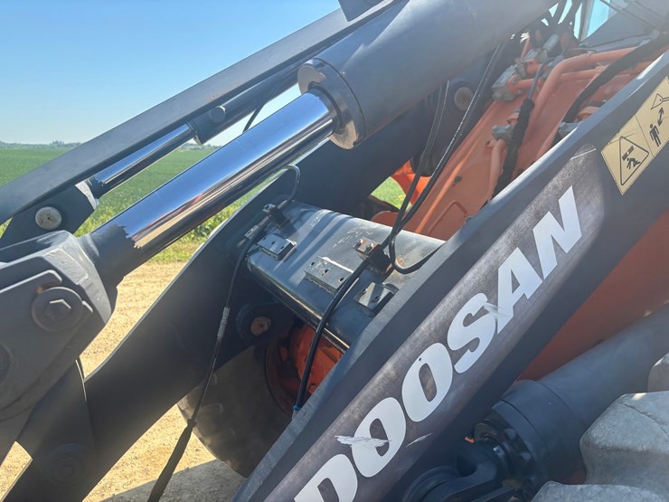 2013-doosan-dl250tc-image-97