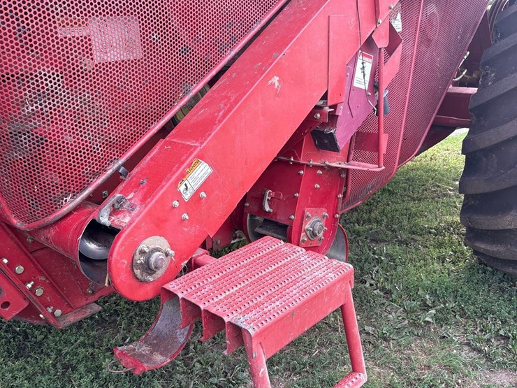 2006-international-2388-axle-flow-combine-image-36