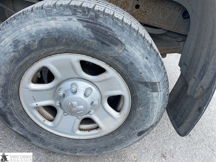 2016-dodge-3500-image-24