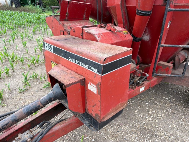case-ih-1250-image-27