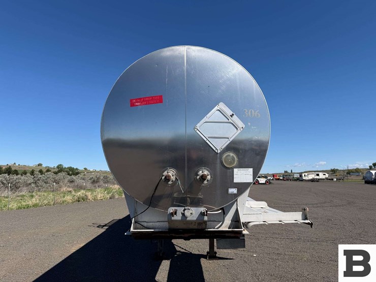 1994-west-mark-8000-gallon-tanker-trailer-image-9