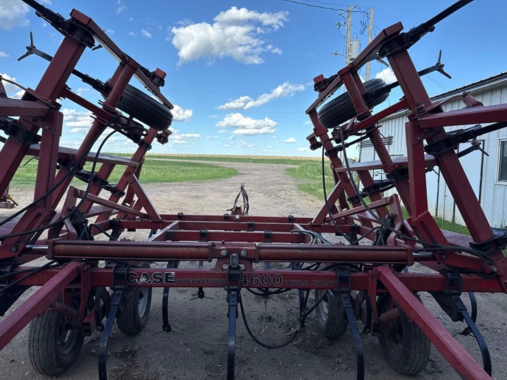 case-ih-4600-image-25
