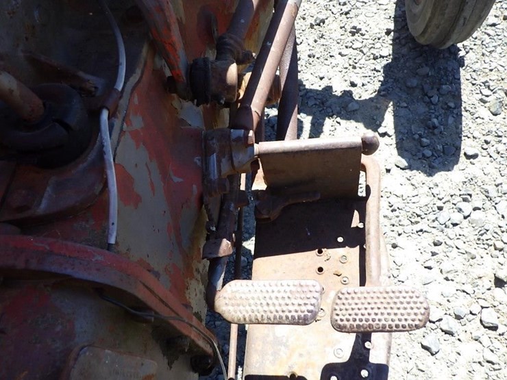 massey-ferguson-mf35-tractor-image-24