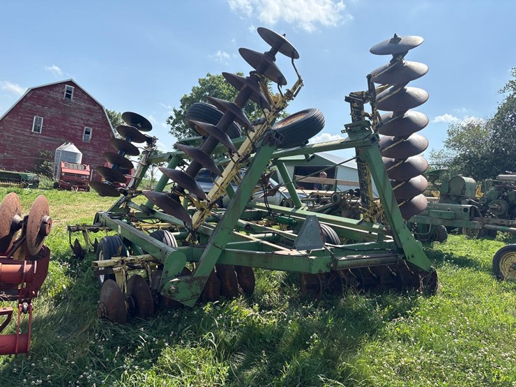 john-deere-230-image-4