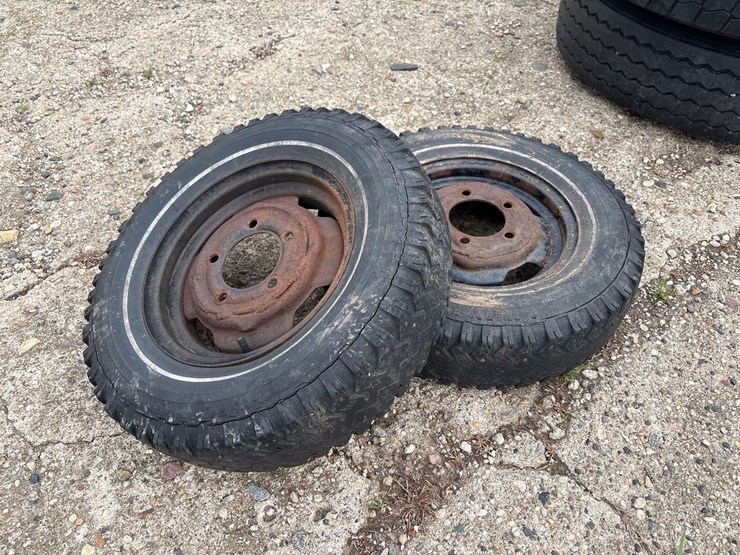 b78-13-rims-&-tires-image-2