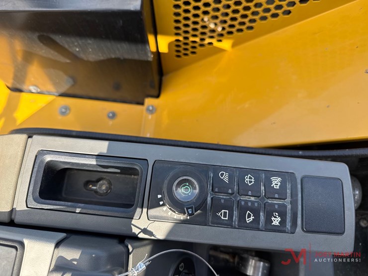 2021-caterpillar-306-cr-image-23