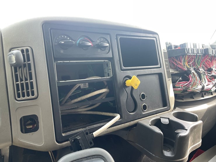 2016-international-durastar-4400-image-64