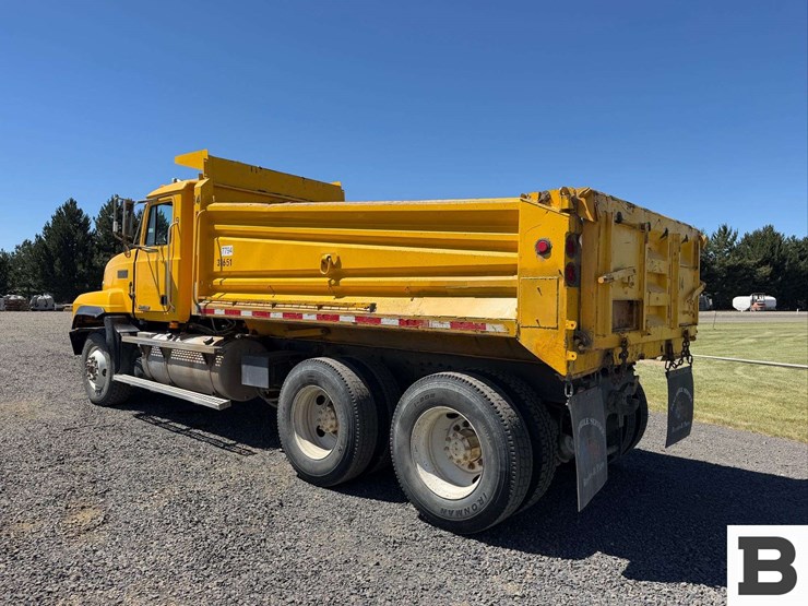 1999-mack-cl713-image-3