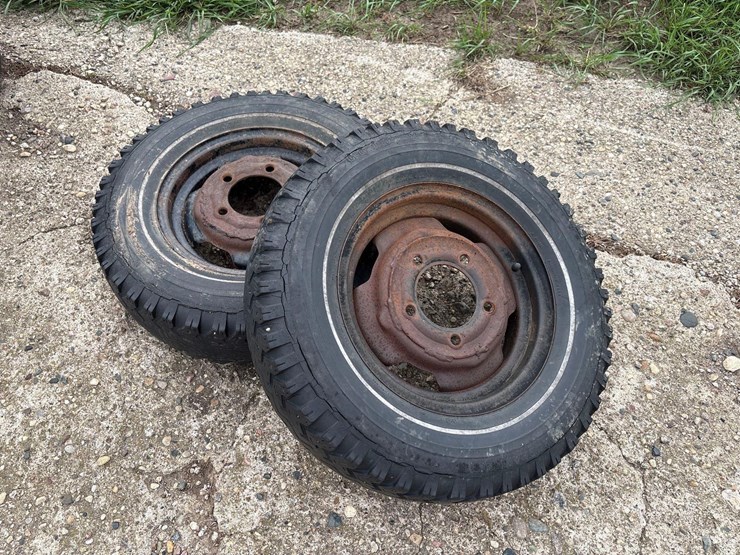 b78-13-rims-&-tires-image-1