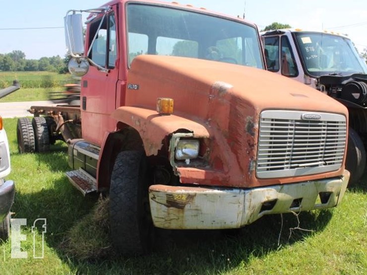 1900-freightliner-fl70-image-1