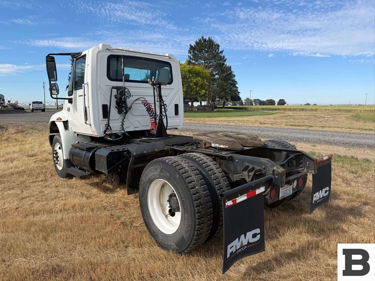 2005-international-durastar-4400-image-5