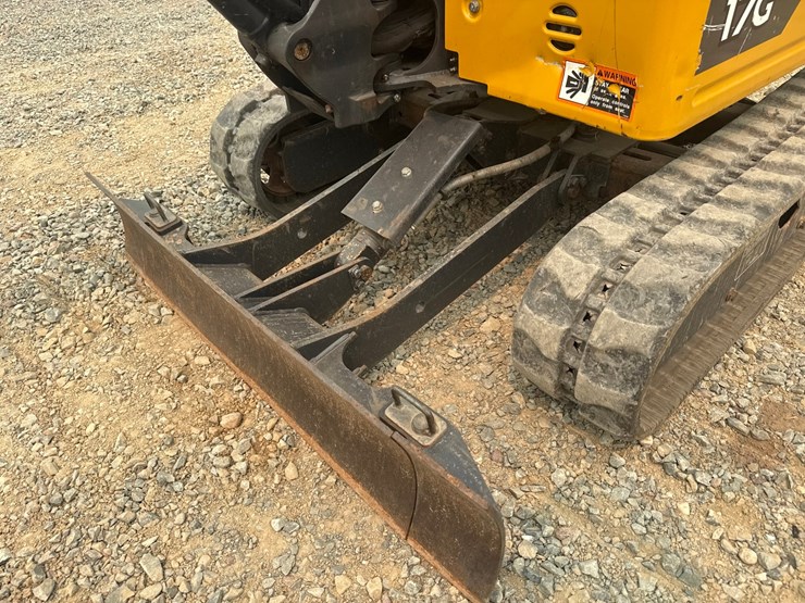 2023-deere-17g-image-19