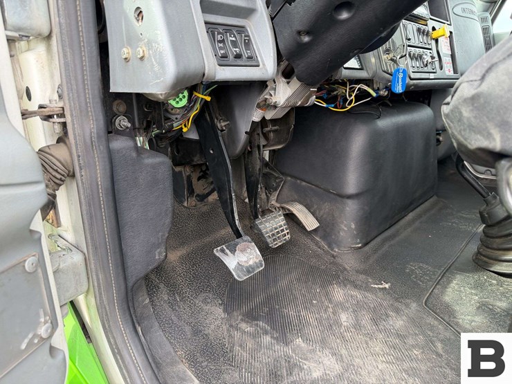 2006-international-durastar-4300-image-46