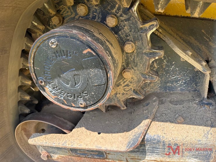 2023-deere-331g-image-15