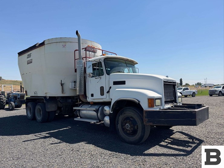 2002-mack-ch613-image-7