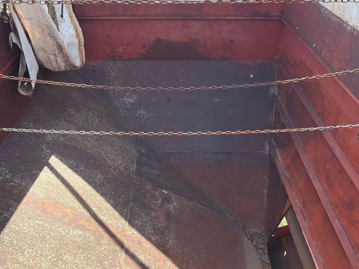 m&w-350-bushel-gravity-wagon-image-19
