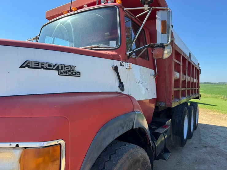 1989-ford-l9000-image-10