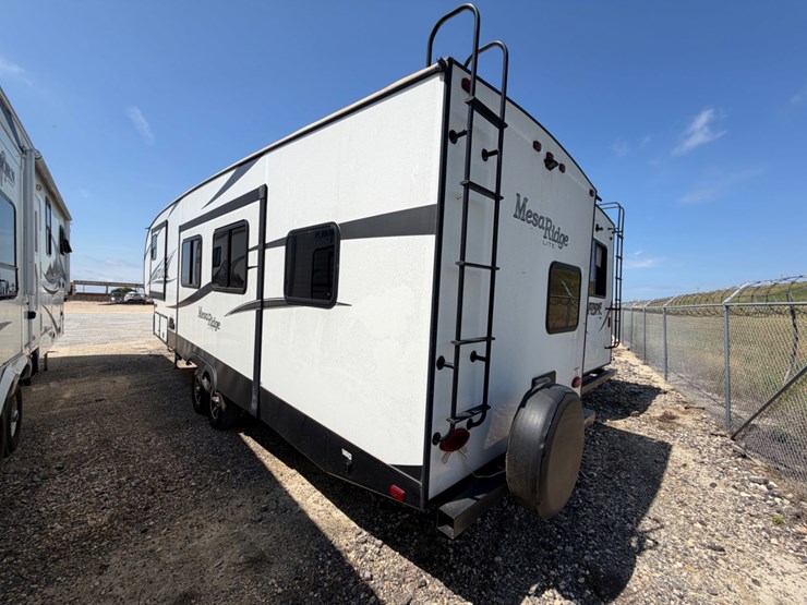 2019-highland-ridge-mesa-ridge-lite-fifth-wheel-image-5