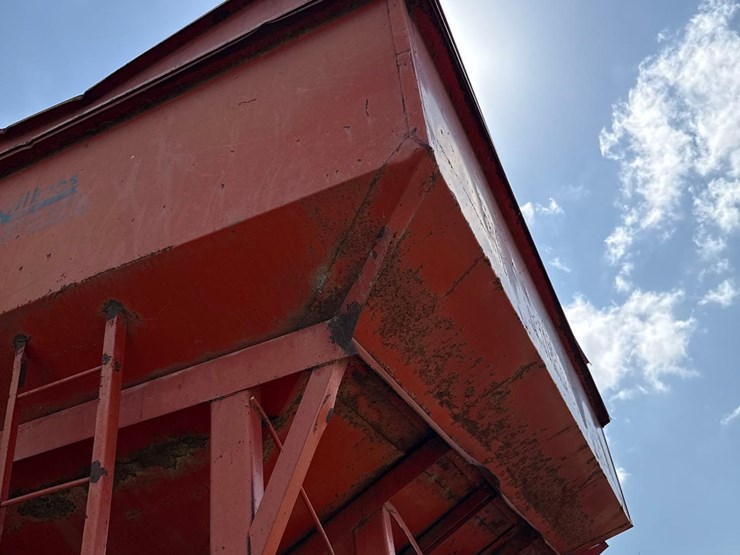 approx-300bu-holding-bin-with-stand-image-4