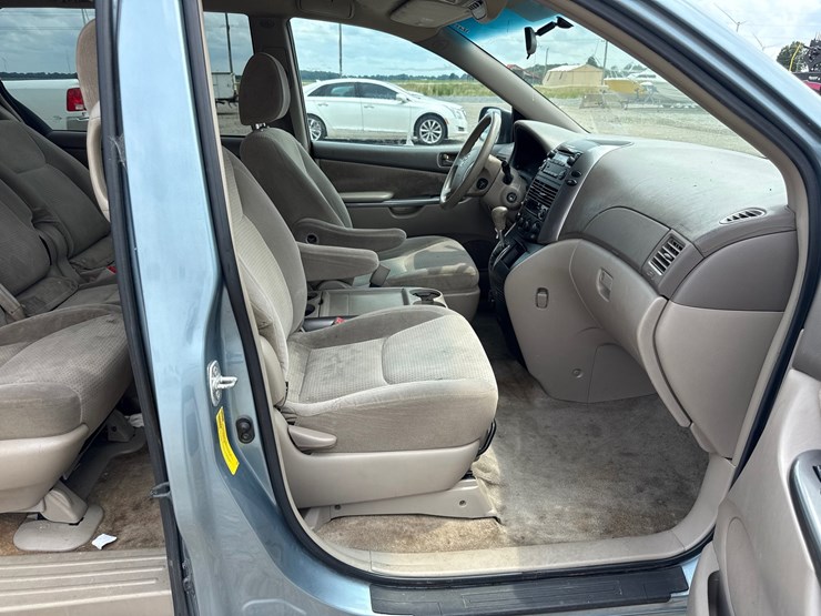 2009-toyota-sienna-image-20