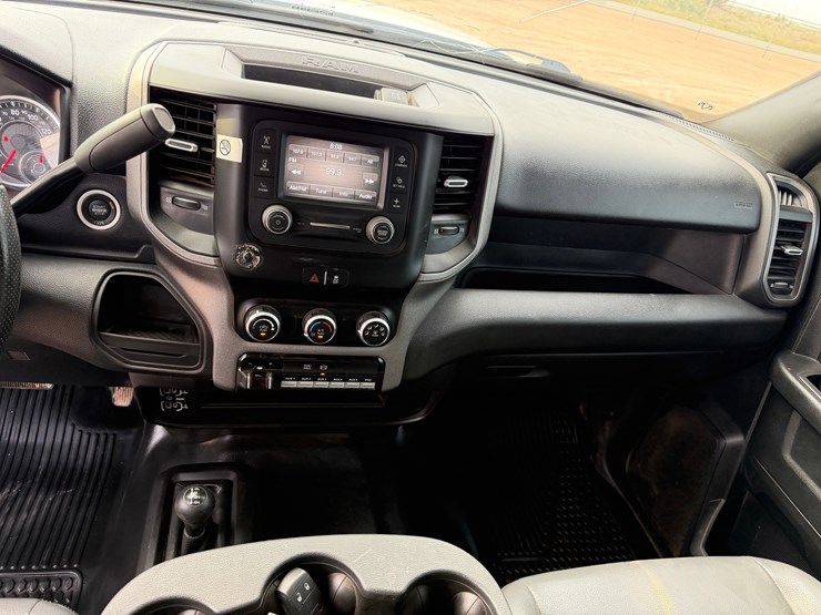 2024-ram-5500-crew-cab-mechanics-truck,-4x4-image-16