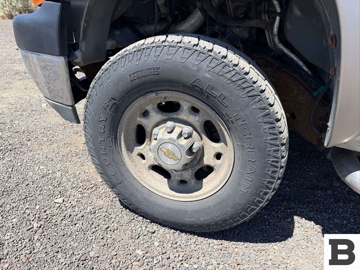 2002-chevrolet-silverado-2500hd-image-11