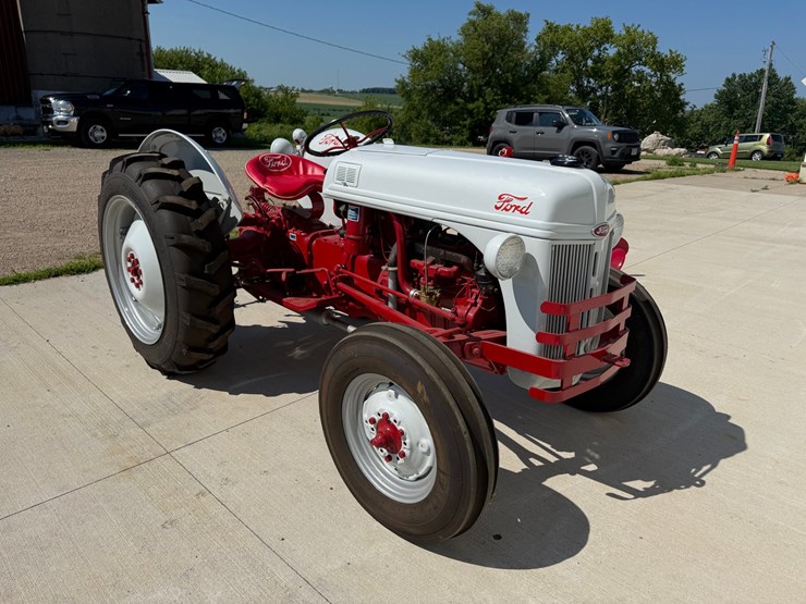 1951-ford-8n-image-3