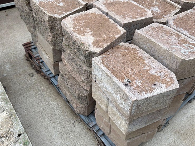 2-pallets-of--landscape-blocks-image-6
