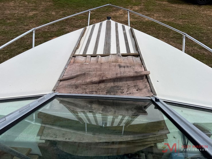 calaic-19'-cuddy-cabin-boat-image-20