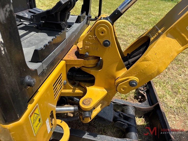 2024-caterpillar-301.7-image-12