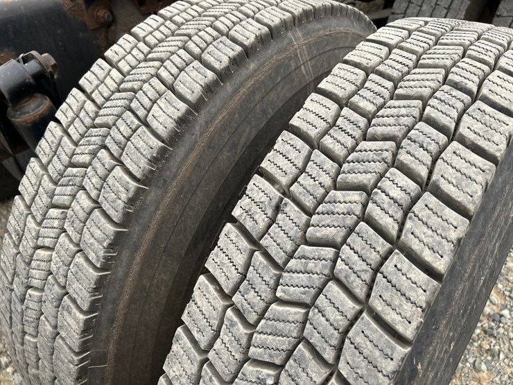 2003-freightliner-fl112-image-45