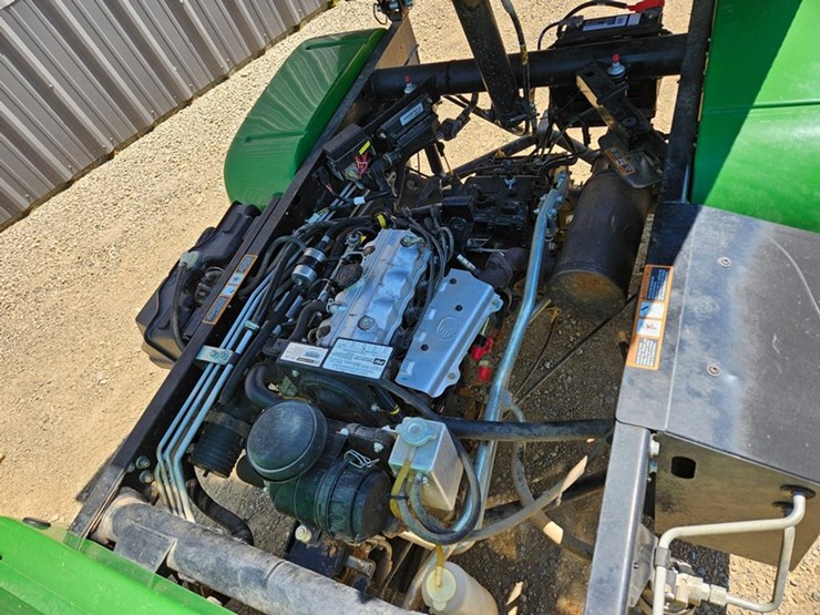 2016-john-deere-gator-image-21