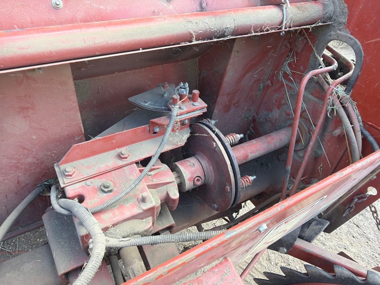 hesston-555t-image-35