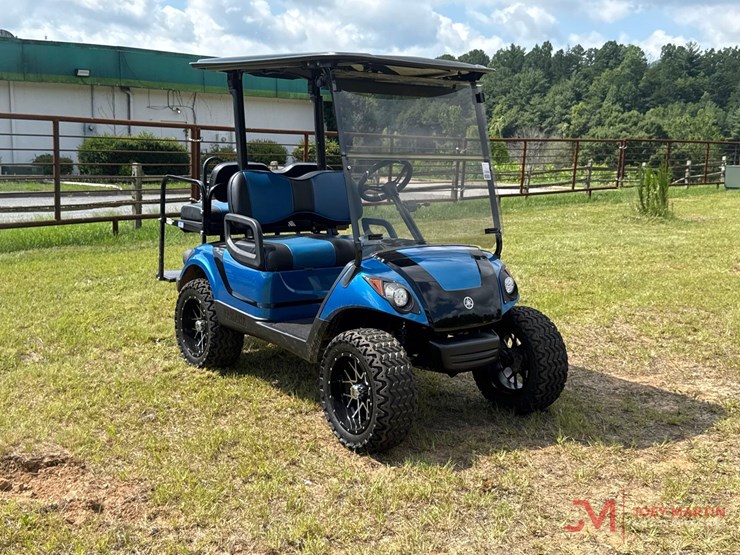 yamaha-4-seater-gas-powered-golf-cart-image-1