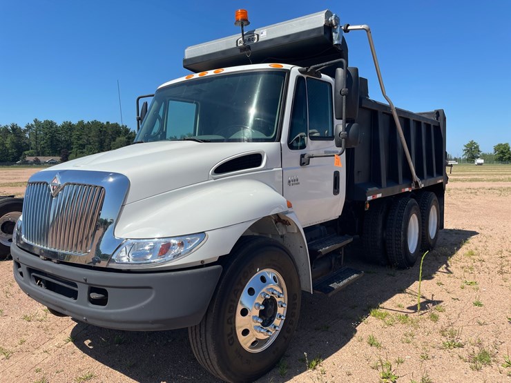 2003-international-durastar-4400-image-1