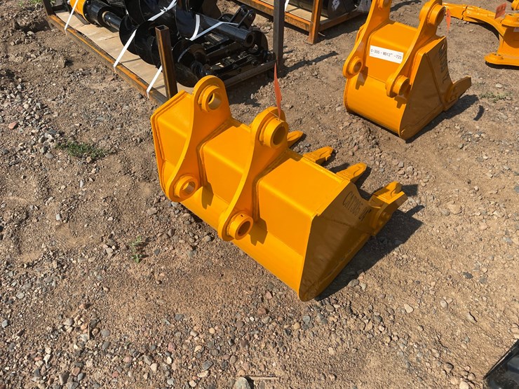 2026-caterpillar-305-image-1