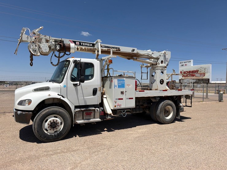 2017-freightliner-m2-106-image-1