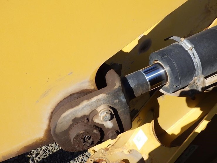 2017-caterpillar-910m-image-13